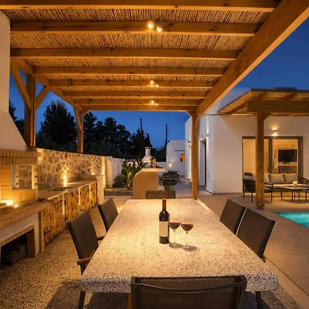 Villa Vama & F *