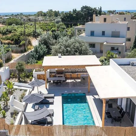 Vama & F Villa *