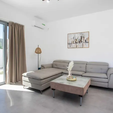 Vama & F Villa Afantou
