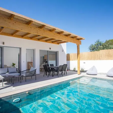 Vama & F Villa *