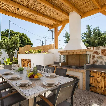 Vama & F Villa