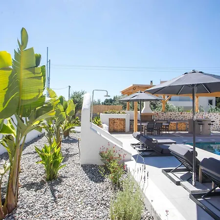 Vama & F Villa *